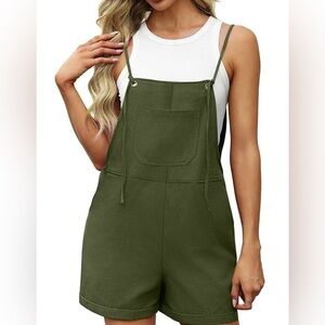 NWOT Women's Plain Pocket Adjustable Strap Romper